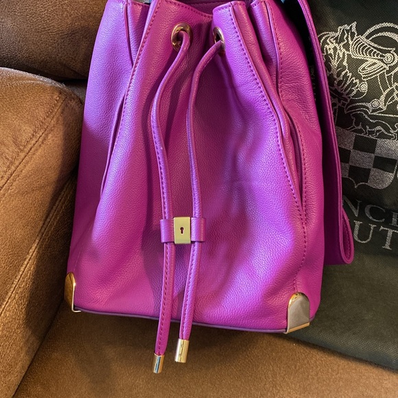 Vince Camuto bag. Inside zipper pkt. Gently used. - Picture 6 of 9